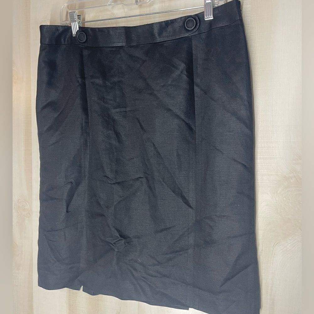 Loft black 60% linen‎ skirt, size 12 above the knee length